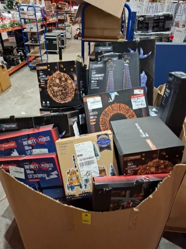 FULL PALLET BOX OF MIXED CHRISTMAS ITEMS LOT CONTAINING 2.1M FLEXIBRIGHTS PYRAMID TREE WITH 580 LEDS , 30CM LIT BALL SCULPTURE WITH 300 LEDS , INFINITY MIRROR 60CM LIT SNOWMAN , 17 PIECE LED VILLAGE SCENE ETC IN ONE PALLET BOX - (NOTE CUSTOMER RETURNS)