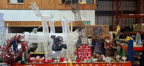 FULL BAY MIXED CHRISTMAS LOT CONTAINING 3 PIECE REINDEER FAMILY SET WITH LEDS , 3D LED HOLOGRAPHIC STAG , NUTCRACKER DRUMMER WITH KING , MIRROR LED SANTA , 3D ACRYLIC LED SNOWMAN ETC - (NOTE CUSTOMER RETURNS )