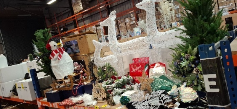 FULL BAY MIXED CHRISTMAS LOT CONTAINING 3 PIECE REINDEER FAMILY SET WITH LEDS , SLEDGING PENGUIN CHRISTMAS FIGURE , CHRISTMAS WREATH DECORATIONS , ARTIFICIAL CHRISTMAS LED TREE , 3D LED HOLOGRAPHIC STAG ETC - (NOTE CUSTOMER RETURNS )