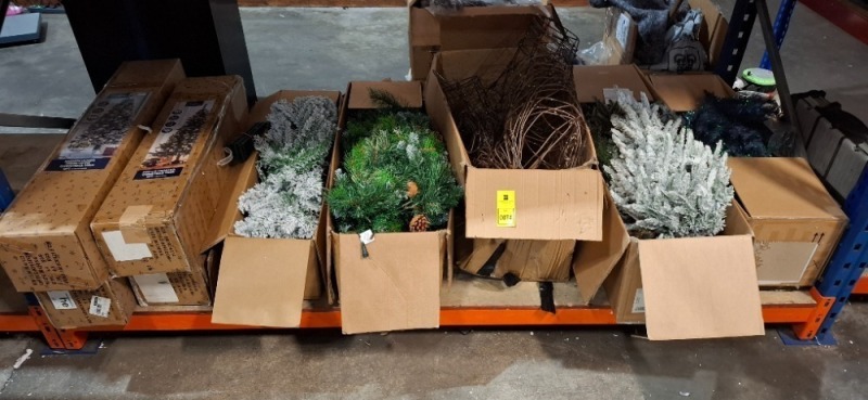 FULL BAY MIXED CHRISTMAS LOT CONTAINING PRE - LIT FROSTED CHRISTMAS TREES 6FT , SNOWFLOCKED FIBRE OPTIC CHRISTMAS THREE 6FT , 3D LED STAG , VARIOUS CHRISTMAS TREES IN TINSEL , GREEN SNOW TIP ETC - (NOTE CUSTOMER RETURNS )