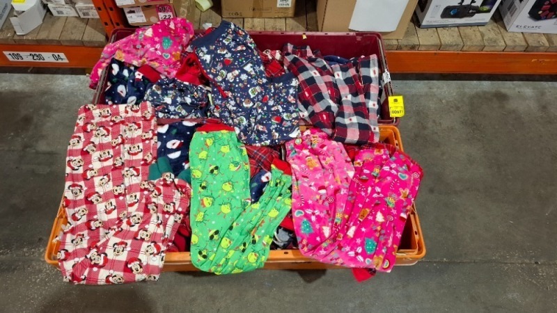LARGE AMOUNT OF BRAND NEW MIXED CHRISTMAS KIDS CLOTHING LOT CONTAINING PYJAMA BOTTOMS IN RED XXL , 12 / 14 AND LARGE , GONK PYJAMA BOTTOMS IN NAVY BLUE IN ISZE 24 , CHEQUERED PYJAMA BOTTOMS XL , DISNEY MICKEY MOUSE PYJAMAS IN SIZE XXL ETC IN TWO TRAYS
