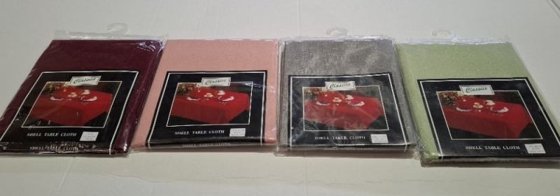 51 X BRAND NEW CLASSICS SHELL TABLE CLOTHES IN SIZE 137 X 229 CM AND 54 INCH ROUND IN VARIOUS COLOURS PINK , GREY , GREEN AND RED IN 3 BOXES