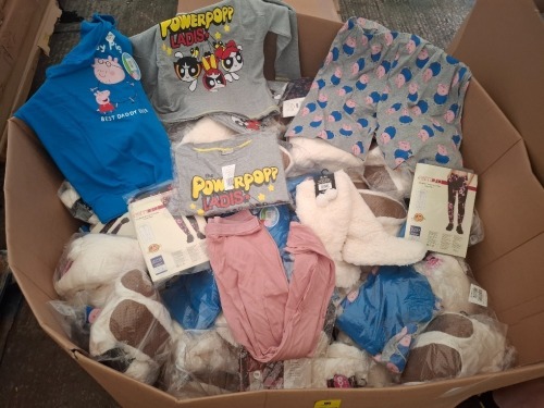 400 X MIXED CLOTHING LOT TO INCLUDE PEPPER PIG PYJAMA SET GREY SHORTS & BLUE T-SHIRT SIZE XL , WOMENS ESMARA JOGGER PANTS IN SIZE MEDIUM, CO - ZEES LADIES SHERPA SLIPPERS IN CREAM SIZE UK 4-7 ETC IN A PALLET BOX