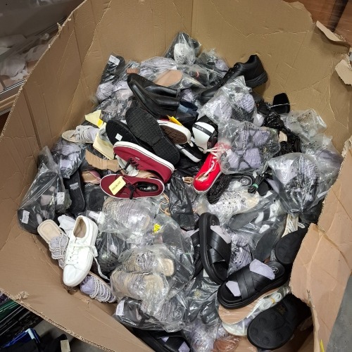 150 X PAIRS OF MIXED SHOES TO INCLUDE DUNLOP STEEL TOE CAPS IN BLACK IN SIZE UK 16 , MISSGUIDED SANDALS IN BLACK IN SIZE 5 , SOULCAL&CO CONVERSE IN MAROON IN SIZE 7 , TWISTED TOE POST FLAT SANDAL IN CREAM IN SIZE 5 ETC ALL IN ONE PALLET BOX
