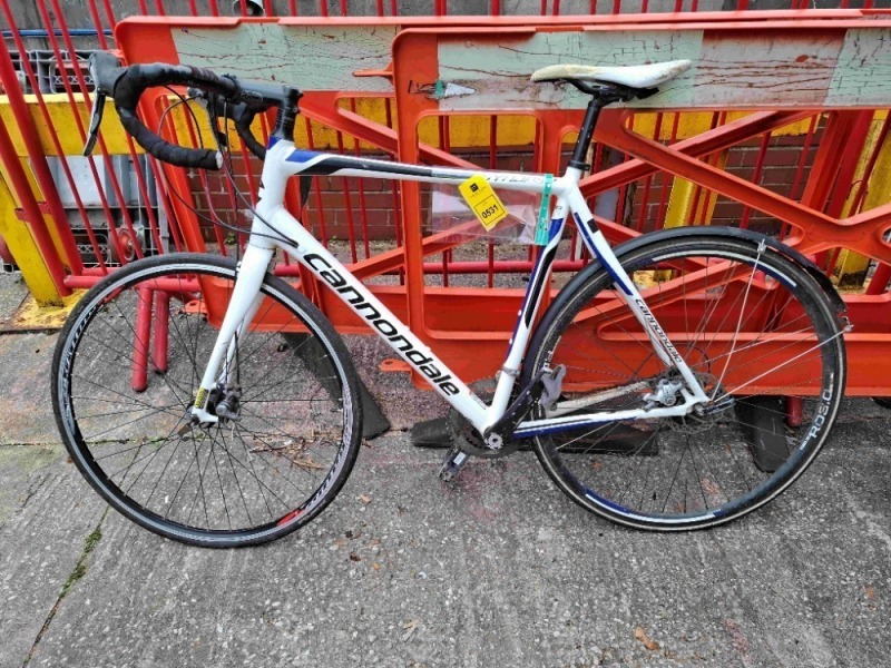 1 X CANNONDALE SYNAPSE ROAD BIKE IN SIZE 59 CM GEARS 20