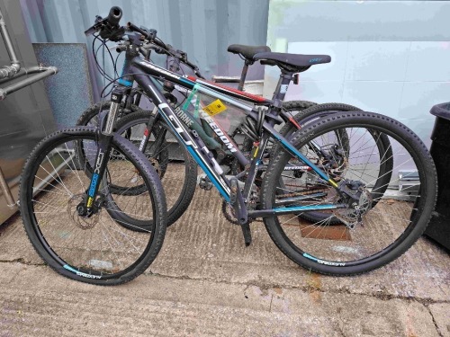 3 X MIXED MOUNTAIN BIKE LOT CONTAINING 1 X G T KARAKDRAM , 1 X IFREEDOOM , 1 X AIRBORNE