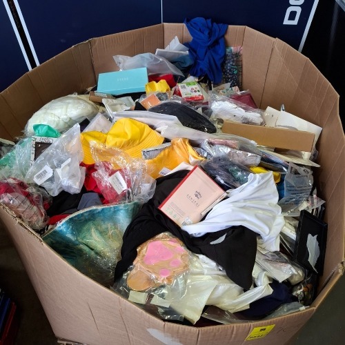 FULL PALLET OF AMAZON RETURNS IE CASE FOR SMART WATCH , USB JACK FOR SAMSUNG , YUNDAI DRESS IN PINK IN SIZE XL , WATERPROOF LASTING 4 TIP FOR EYELASHES , DUCK REVERSIBLE BUCKET HAT IN BLACK / YELLOW , VUTR IPHONE 15 COVER , ETC