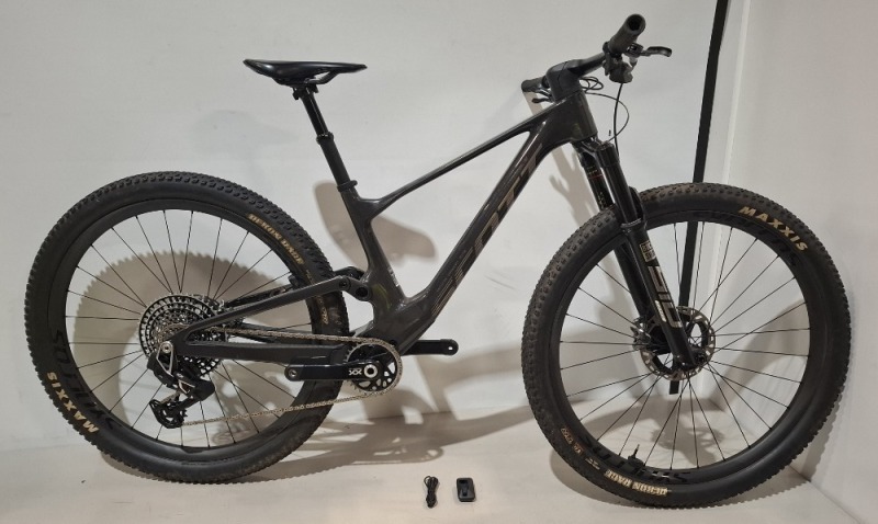 SCOTT SPARK RC WORLD CUP EVO TR BIKE MODEL: 420869 SIZE:S ORIG RRP &pound;10,799 SPARK RC CARBON HMX FRAME ROCKSHOX SID ULT. RD3 120MM FORK RS NUDE 5 RLC3, 120MM, TWINLOC SRAM XX SL EAGLE AXS TRANSMISSION SHIMANO XTR DISC BRAKES SYNCROS SILVERTON 1.0S WHEELS MA