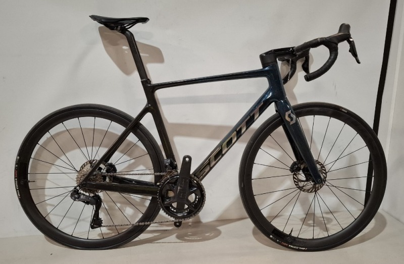 SCOTT ADDICT RC PRO ROAD BIKE IN BLUE MODEL: 290356 SIZE: 56CM ORIG RRP &pound;9499 (+ PREMIUM FOR ADDITIONAL ENG WORK) ADDICT RC DISC HMX CARBON FRAME ADDICT RC HMX FORK SHIMANO ULTEGRA DI2 DISC 24 SPEED VITTORIA CORSA N.EXT TYRES STEERERS HAVE BEEN CUT OUT (S