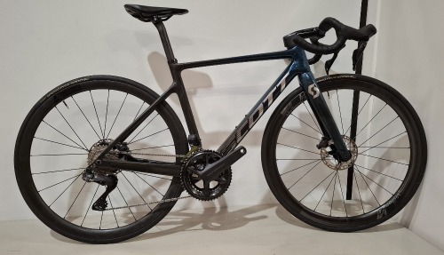 SCOTT ADDICT RC PRO DISC ROAD BIKE MODEL: 286415 SIZE: S - 52 ORIG PRICE: &pound;8699 ADDICT RC DISC HMX CARBON FRAME ADDICT RC HMX FORK ULEGRA 12 SPEED DI2 SHIFTERS ALL CARBON WHEELS CONTINENTAL GRAND PRIX 5000 S TYRES STEERERS HAVE BEEN CUT OUT (STANDARD PRAC