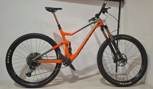 SCOTT GENIUS 900 TUNED BIKE MODEL: 269765 SIZE: L ORIG RRP &pound;7899 GENIUS CARBON HMX FRAME FOX 36 FLOAT FACTORY GRIP 2 160MM FOX FLOAT X NUDE, TRACLOC, 150MM SRAM X01 EAGLE AXS 12 SPEED SHIMANO XTR 4 PISTON DISC BRAKES MAXXIS FOLDABLE TYRES (SEE ALL IMAGES)