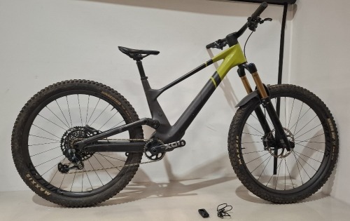 SCOTT GENIUS ST 900 TUNED BIKE MODEL: 290151 SIZE: L ORIG RRP &pound;7899 GENIUS CARBON HMX FRAME FOX 36 FLOAT FACTORY GRIP 2 160MM FOX FLOAT X NUDE, TRACLOC, 150MM SRAM X01 EAGLE AXS 12 SPEED SHIMANO XTR 4 PISTON DISC BRAKES MAXXIS FOLDABLE TYRES (SEE ALL IMAG
