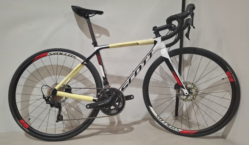 SCOTT ADDICT RC 20 (AU) BIKE MODEL: 265348 SIZE: XS - 49 ORIG RRP &pound;4899 CARBON FRAME CARBON FORKS DRIVETRAIN - 2 &times; 11 ULTEGRA GROUPSET SHIMANO XTR HYDRAULIC DISC BRAKES SYNCROS WHEELS VITTORIA ZAFFINO TYRES NEW (NO ORIG BOX) (SEE ALL IMAGES)