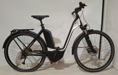 BERGAMONT BIKE E VILLE 2019 MARKED EDITION WHT 56 ON FRAME MODEL: N/A - HYBRID SIZE: 56 ORIG RRP &pound;3699 (ESTD) TIMELESS AND ICONIC LOW STEP-THROUGH UNISEX FRAME WITH OUTSTANDING RIDING CHARACTERISTICS INTEGRATION LEVEL OF ALL COMPONENTS POWER MEETS EFFICIE