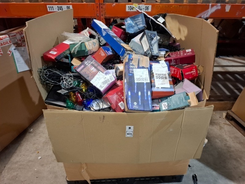 LARGE AMOUNT OF MIXED CHRISTMAS DECORATIONS TO INCLUDE , 360 LED SUPABRIGHTS 28.7M LIT LENGTH , 360 LED NET LIGHT 3.5M X 1.2M LIT AREA , 24 LED CHASER ICICLE 72 LEDS , 50 TIMELIGHTS 5M LIT LENGTH ETC IN A PALLET BOX (NOTE - CUSTOMER RETURNS)