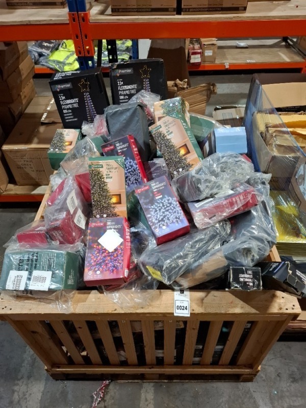 LARGE AMOUNT OF MIXED CHRISTMAS DECORATIONS TO INCLUDE 200 LED SUPALIGHTS 16M LIT LENGTH , 750 LED TREEBRIGHTS 18.7M LIT LENGTH , 300 LED FROSTED ICICLEBRIGHTS 7.5M LIT LENGTH ETC ON A PALLET BOX (NOTE - CUSTOMER RETURNS)