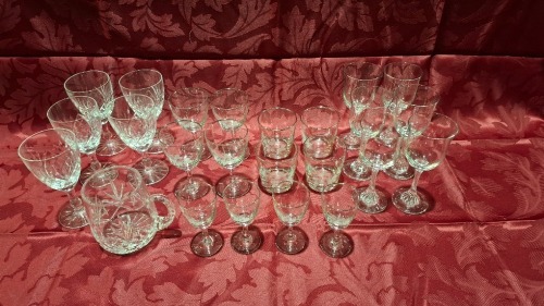 24 X BRAND NEW GLASSWARE TO INCLUDE 6 CUT CRYSTAL WINE GLASSES , 8 FLORAL WINE GLASSES , 4 FLORAL TUMBLER GLASSES , 5 CORDIAL GLASSES AND 1 CUT GLASS HANDLED JUG