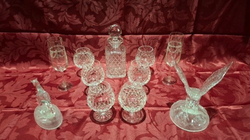 11 X BRANND NEW GLASSWARE TO INCLUDE 6 BRANDY GLASSES , 2 CHAMPAGNE GLASSES , 1 CRYSTAL EAGLE FIGURINE , 1 CRYSTAL HORSE FIGURINE AND 1 CRYSTAL DECANTER WITH STOPPER