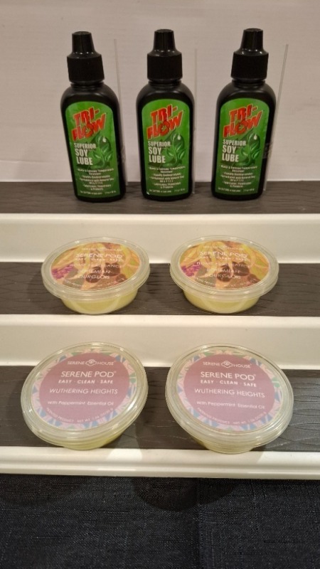 528 X MIXED LOT TO INCLUDE 144 SERENE HOUSE BOHEMIAN BOURGEOIS FRAGRANCE , 192 SERENE HOUSE WUTHERING HEIGHTS ESSENTIAL OIL , 192 TRI-FLOW SUPERIOR SOY LUBE IN 12 BOXES