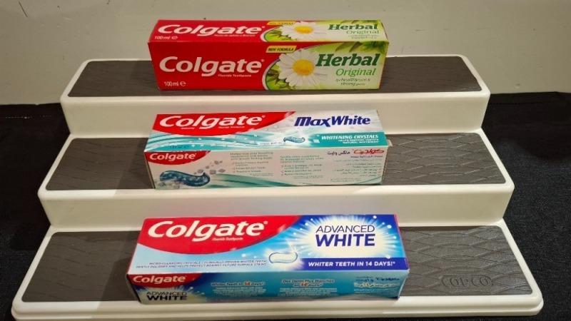 43 X COLGATE TOOTHPASTE TO INCLUDE 23 HERBAL ORIGINAL , 10 ADVANCED WHITE AND 10 MAX WHITE 100ML TOOTHPASTE