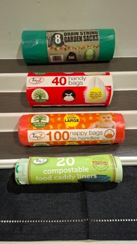 114 X BRAND NEW PACKS OF PAPER BAGS TO INCLUDE 32 PACKS OF 100 NAPPY BAG 29CMX32CM , 23 PACKS OF 40 HANDY BAGS 45X57.5CM , 29 PACKS OF 8 GARDEN SACKS 50 LITRES BAGS , 30 PACKS OF 20 FOOD LINERS 5 LITRES IN ONE TRAY (NOTE - TRAYS NOT INCLUDED)