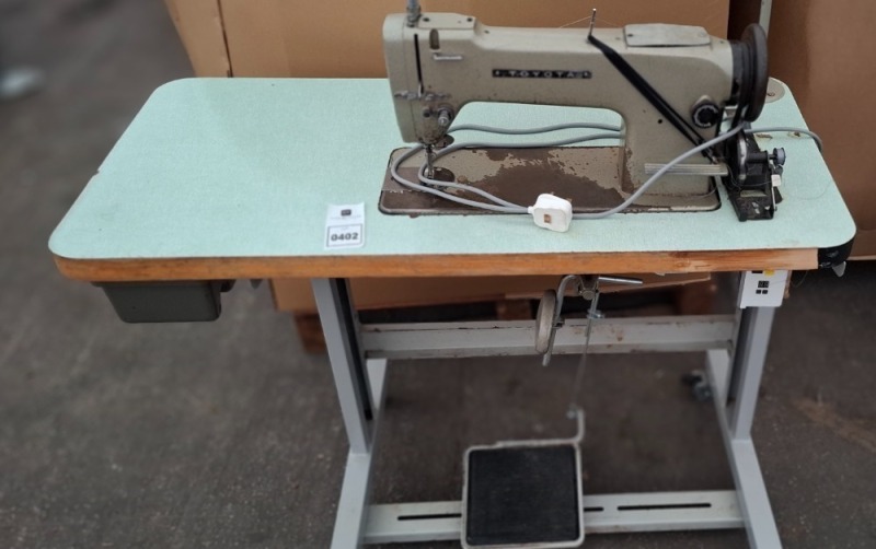 1 X TOYOTA ELECTRIC SEWING MACHINE