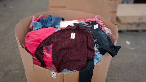400 + MIXED CLOTHES LOT TO INCLUDE SUPER SKINNY JEANS IN BRIGHT PINK IN SIZE 16 SHORT , TRESPASS FLEECE IN VIBRANT BLUE IN SIZE XL , UPFASHION DENIM BLUE JEANS IN SIZE 42 ETC IN ONE LARGE PALLET BOX