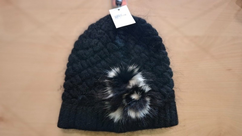 200 + WOOLY HATS IN BLACK IN SIZE SMALL IN ONE BOX