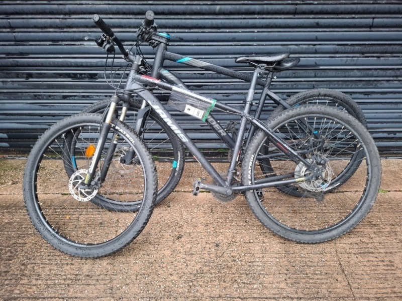 2 X MIXED BIKE LOT CONTAINING 1 X JAMIS MOUNTAIN BIKE IN SIZE 48CM 21 GEARS , 1X ROCKRIDER MOUNTAIN BIKE IN SIZE 50 CM 24 GEARS
