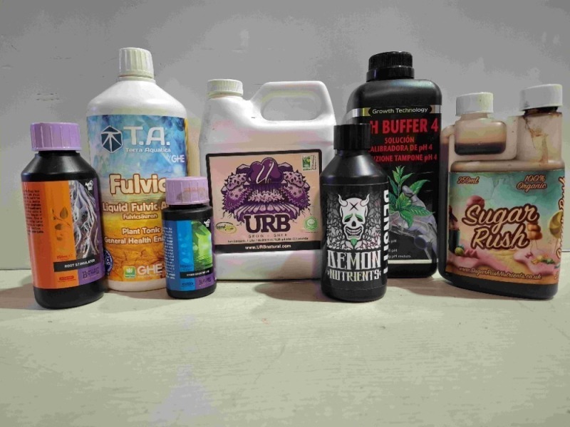 32 X PIECE BRAND NEW MIXED PLANT FERTILISER LOT TO INCLUDE CANNA COCO A 1L - CANNA AQUA VEGA B 1L - RUSH NUTRIENTS SUGAR RUSH 1L - URB GROW HIGHER 1L - BCUZZ BLOOM STIMULATOR 1L - MR DANKS SPECIAL BOOST 1L - SUGAR RUSH 250ML - ROOT STIMULATOR 250ML ETC