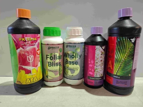 30 X PIECE BRAND NEW MIXED PLANT FERTILISER LOT TO INCLUDE PLANT MAGIC HYDRO BLOOM 1L - ATA PK13-14 1L - B CUZZ COCO A AND B 1L - BLOSSOM BUILDER 1L - HYDRO BOOSTER 1L - SOIL A AND B - GEN 11 WHOLLY BASE 500ML - GEN 11 FOILAR BLISS 500ML - GEN11 RISE UP 2
