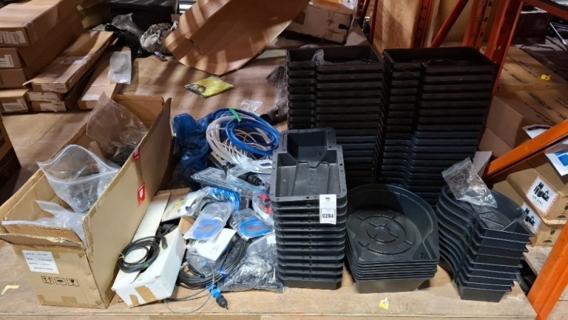 100 X PIECE BRAND NEW MIXED HYDROPONICS GROWING LOT TO INCLUDE VARIOUS DIFFERENT POTS IN DIFFERENT LITRES - WATER HOSE - VARIOUS WATER TAP ACCESSORIES - VARIOUS HYDROPONIC FITTING ACCESSORIES ETC