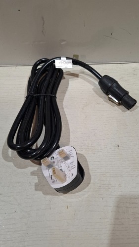 90 X BRAND NEW AMERICAN AUDIO LOCKING MPC TO UK POWER ADAPTERS IN ONE BOX