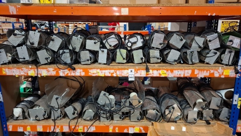 47 X USED MIXED LIGHT REFLECTOR LOT TO INCLUDE MAXI BRIGHT REFLECTORS - LUMII BLACK REFLECTORS - UNBRANDED LIGHT REFLECTORS ETC