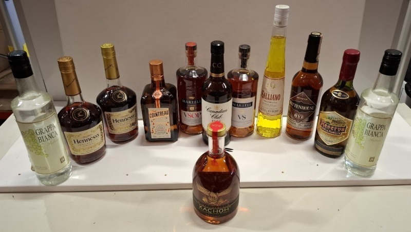 12 X PIECE BRAND NEW MIXED LOT TO INCLUDE MARTELL COGNAC - HENNESSY COGNAC - RITTENHOUSE WHISKEY - CANADIAN CLUB WHISKEY - RESERVA TEQUILA ALL 70CL