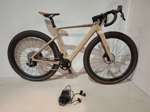 SCOTT SOLACE GRAVEL ERIDE 20 BIKE MODEL: 290625 SIZE: 52 ORIG RRP &pound;6,999 SOLACE ERIDE DISC HMX CARBON FRAME SOLACE ERIDE HMX FORK SRAM RIVAL XPLR ETAP AXS DISC 12 SPEED TQ MID MOTOR DRIVE 50NM MAX TORQUE, 300W SYNCROS CAPITAL 1.0 40E DISC WHEELS SCHWALBE 