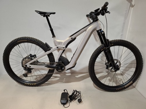 SCOTT PATRON ERIDE 910 BIKE MODEL: 286515 SIZE: M ORIG RRP &pound;6,349 PATRON ERIDE ALLOY FRAME FOX 38 PERF. 160MM FORK FOX FLOAT EVOL ERIDE, 160MM, TWINLOC SHIMANO XT 12 SPEED BOSCH CX, 750WH POWERTUBE SHIMANO SLX 4 PISTON DISC BRAKES MAXXIS FOLDABLE TYRES SY