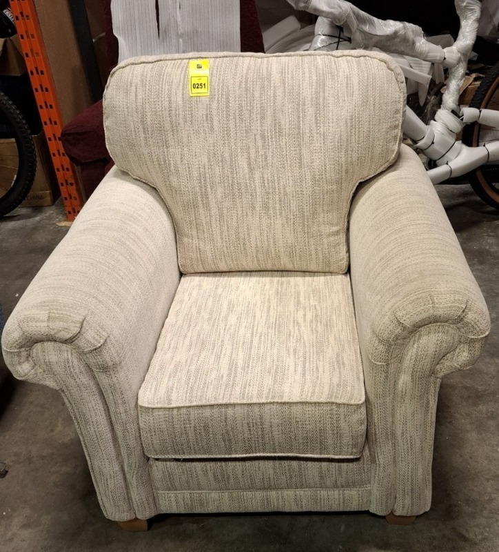 1 X FABRIC ARMCHAIR IN CREAM - (NOTE CUSTOMER RETURNS NO VISBLE DAMAGE )