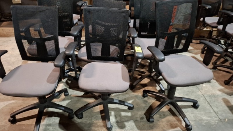 12 X USED OFFICE CHAIRS IN GREY / BLACK