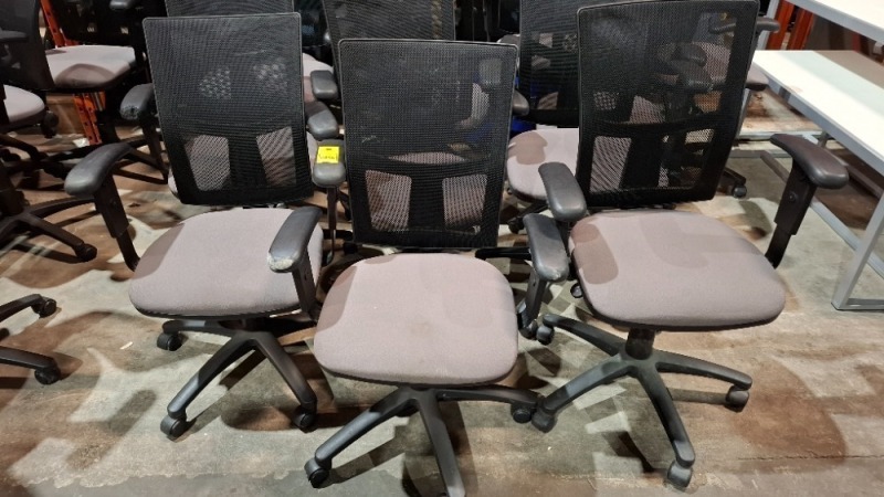 12 X USED OFFICE CHAIRS IN GREY / BLACK