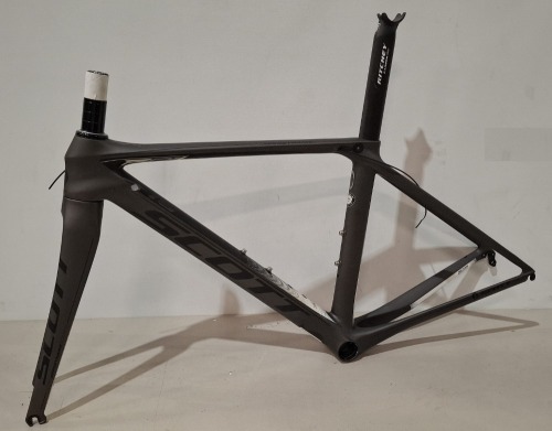 SCOTT FOIL FRAME 20 S52 AU - FRAME ONLY MODEL: 267593 SIZE: S - 52 ORIG RRP &pound;3499 FRAME ONLY. CONDITION:- NEAR NEW - SMALL CHIP ON FORK, CHIPS ON SEAT POSTS SEE IMAGES
