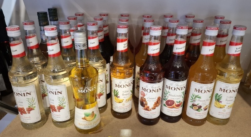 27 X BRAND NEW MIXED MONIN SYRUPS IN VARIOUS FLAVOURS CARAMEL , YELLOW BANANA , PASSION FRUIT , GUM , BLOOD ORANGE ETC