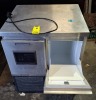 1 X HOSHIZAKI COMMERCIAL ICE MAKER SERIAL NUMBER F11521 - UNTESTED - - 2