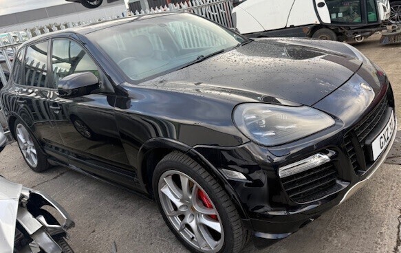 BLACK PORSCHE CAYENNE GTS TIPTRONIC S PETROL ESTATE CAR - 5 SPEED AUTO - 4806 CC **** NOTE THIS VEHICLE IS LOCATED IN CROYDON *** REG: GT51 JAL (LAST REGISTERED PLATE PRIOR TO GXZ33) VIN CHECKED - WP1ZZZ9PZ9LA66656 MILES: 99,981 FIRST REGISTERED: 31/3/200
