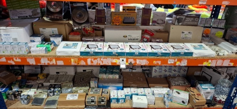 100 + MIXED LOT CONTAINING PHOEBE LED ATLAS - MINI 30W LED SLIMLINE FLOODLIGHTS , COACH LANTERN 100W MAX BC IN WHITE, BELL LIGHTING FIRESTAY LED ANTI - GLARE CCT DOWNLIGHT , 14W LED GEAR TRAY , 8W LED BULKHEAD , RF PHOTO ELECTRIC SMOKE ALARM ETC ON 2 SHEL