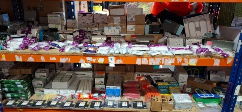100 + MIXED LIGHTING LOT CONTAINING CROMPTON LAMOS 28W COMPACT FLUORESCENT CC 835 - 3500K IN WHITE , 10W LED WIDE BEAM RIR FLOODLIGHT IN BLACK , BELL LIGHTING IP65 SHOWERLIGHT 240V , ANSELL TWISTLOCK IP44 DOWNLIGHT , MEGAMAN LED FILAMENT LAMP BULBS ETC ON
