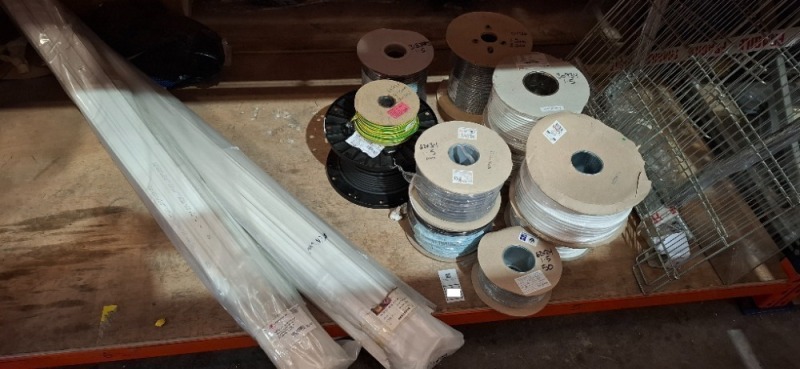 14 X MIXED LOT CONTAINING 11 PART REELS/ FULL REELS OF MIXED ELECTRICAL CABLES AND 3 PACKS OF 12MM CHANNELLING (PRODUCT CODE FCN1W )