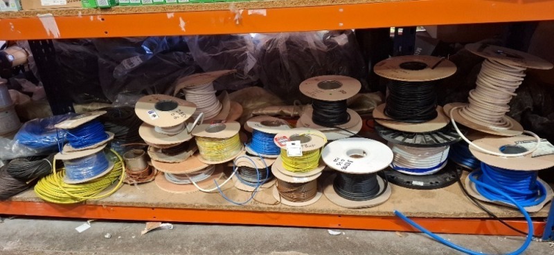 20 X PART REELS/ FULL REELS OF MIXED ELECTRICAL CABLES ON A FULL SHELF (SEE IMAGE)