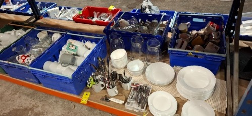 100 + PIECE MIXED LOT TO INCLUDE VARIOUS COFFEE CUPS IN DIFFERENT SIZES AND STYLES VARIOUS SIZED PLATES AND BOWLS - VARIOUS CUTLERY - 3 WATER JUGS ETC