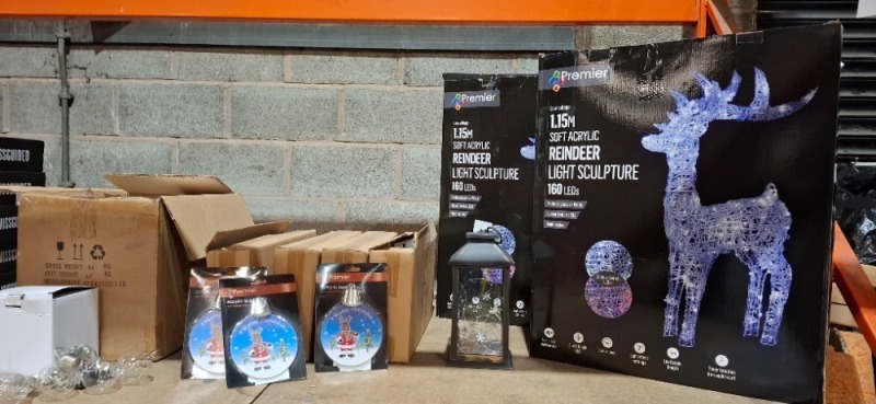 60 X MIXED CHRISTMAS LOT TO INCLUDE 1.15M SOFT ACRYLIC REINDEER LIGHT SCULPTURE 160 LEDS , ACRYLIC BAUBLES WITH FLASHING WHITE LEDS AND VARIOUS LIGHTS ETC ON HALF A BAY